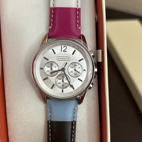 New! Coach watch never worn - Picture 2 of 3